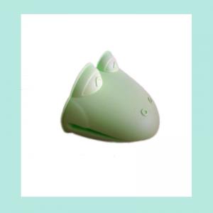 China frog shape silicone kitchen mitt ,cute shape silicone gloves cooking wholesale