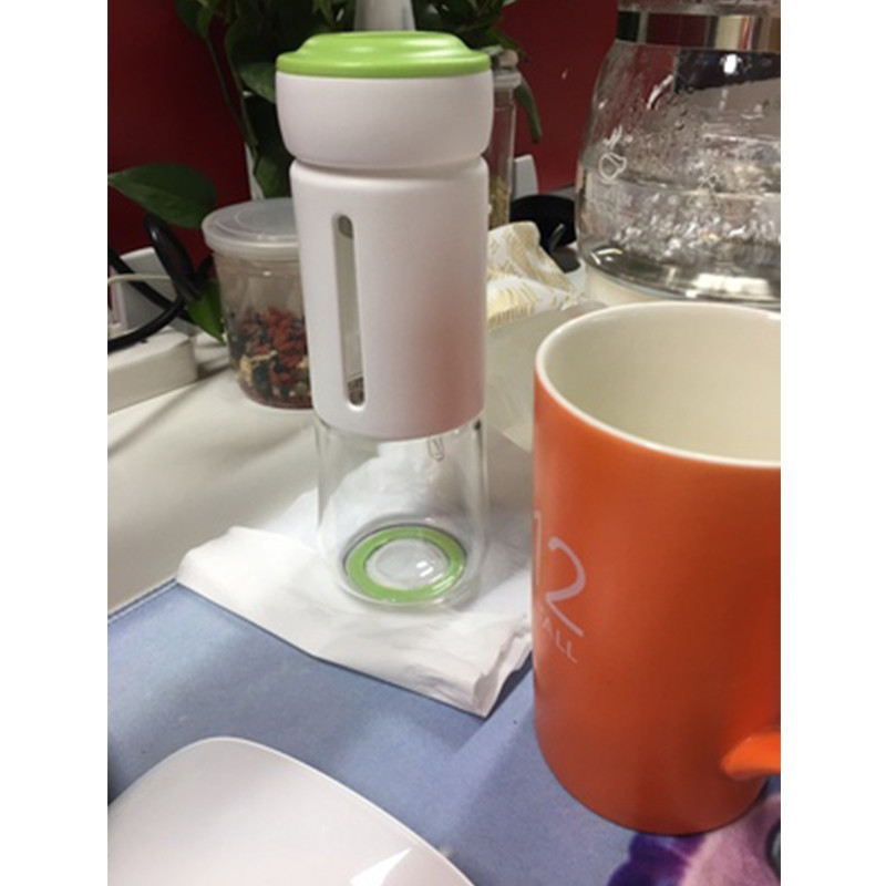 China Customized 320ML FDA Borosilicate Drinking Glass Water Bottle With PP Lid and Body Cover wholesale