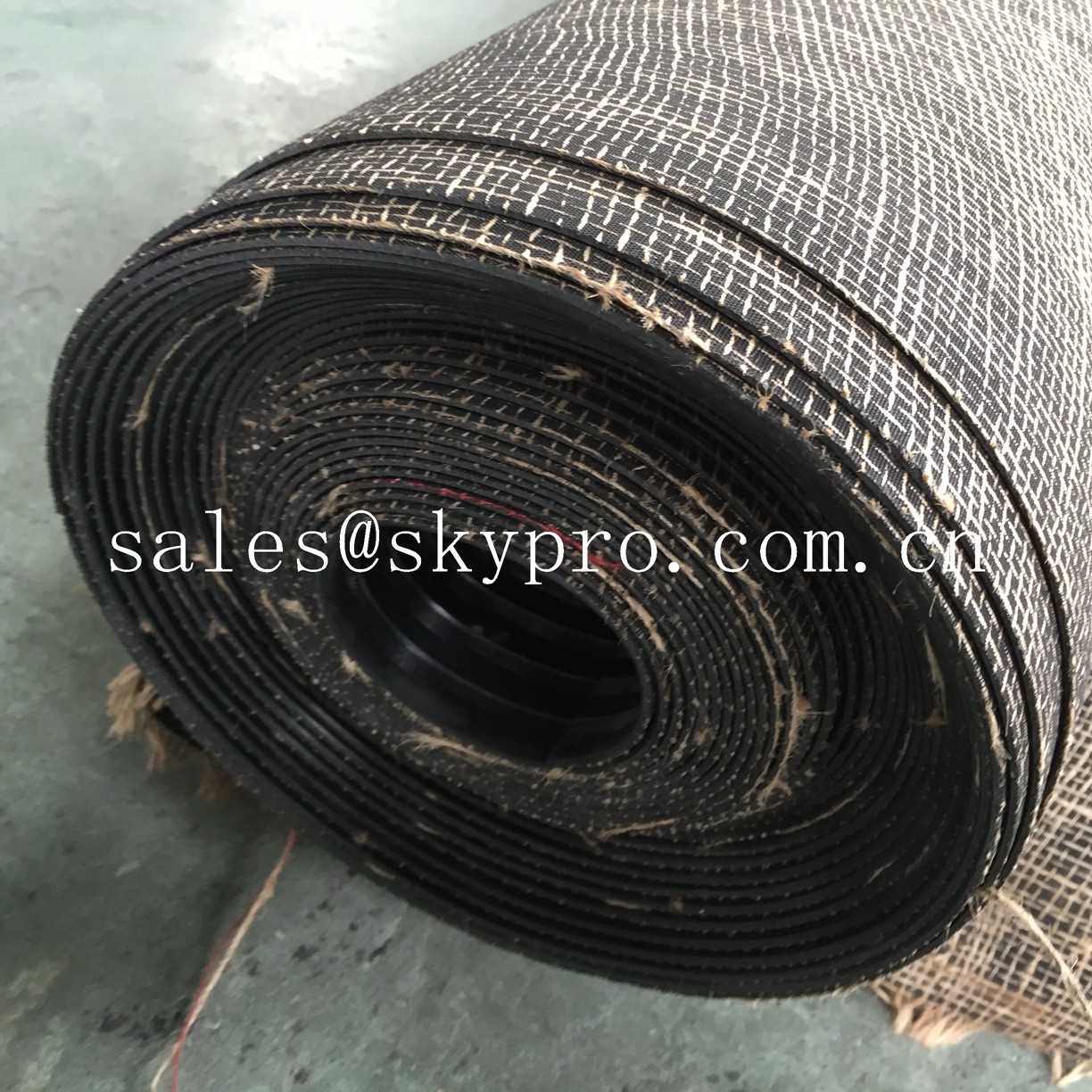 China Durable wide ribbed rubber safety mats with nylon mesh fabric reinforced on bottom on sale