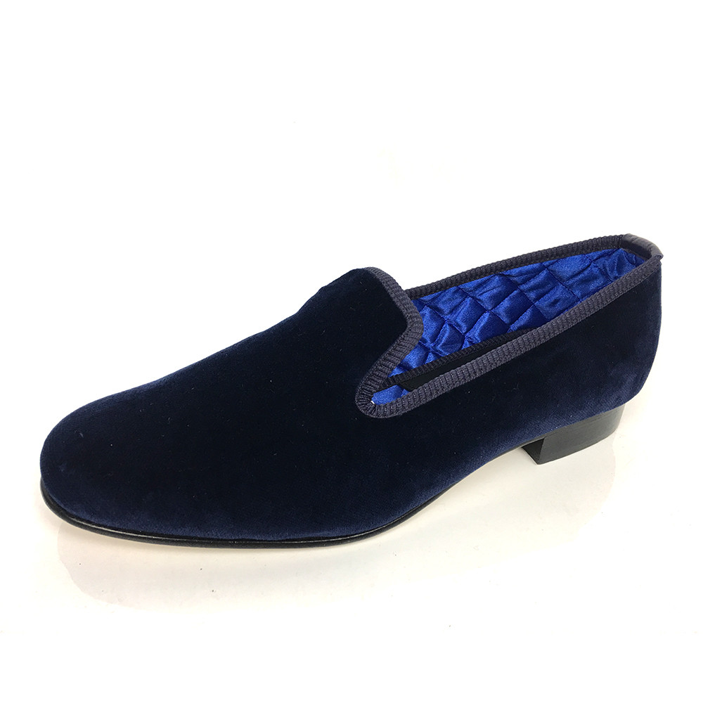 China Embroidered Pattern Dress Shoes , Sheepskin Suede Velvet Dress Slippers wholesale