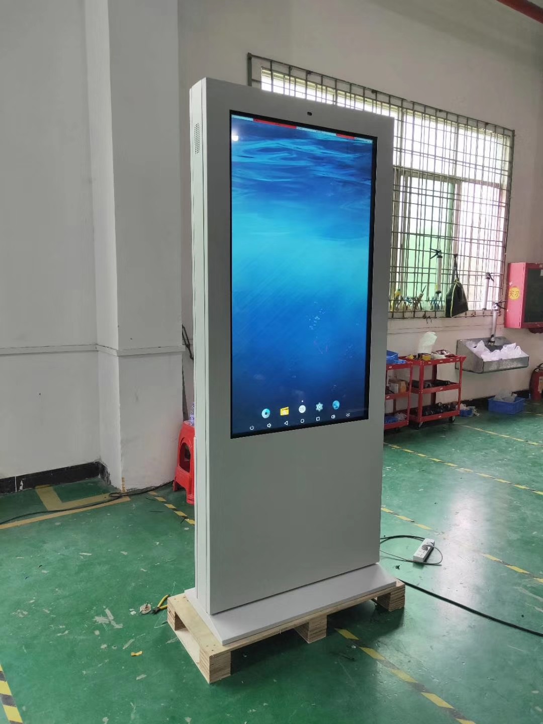 China IP65 4000cd/m2 65" 1080x1920 Lcd Advertising Touch Kiosk wholesale