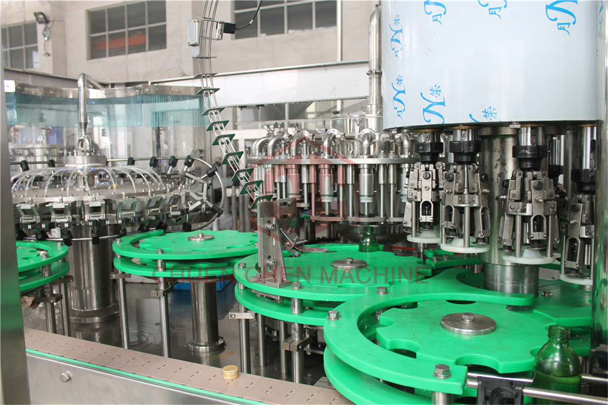 China Aluminum Short Screw Cap Glass Bottle Filling Machine Vacuum Type Low Noise wholesale