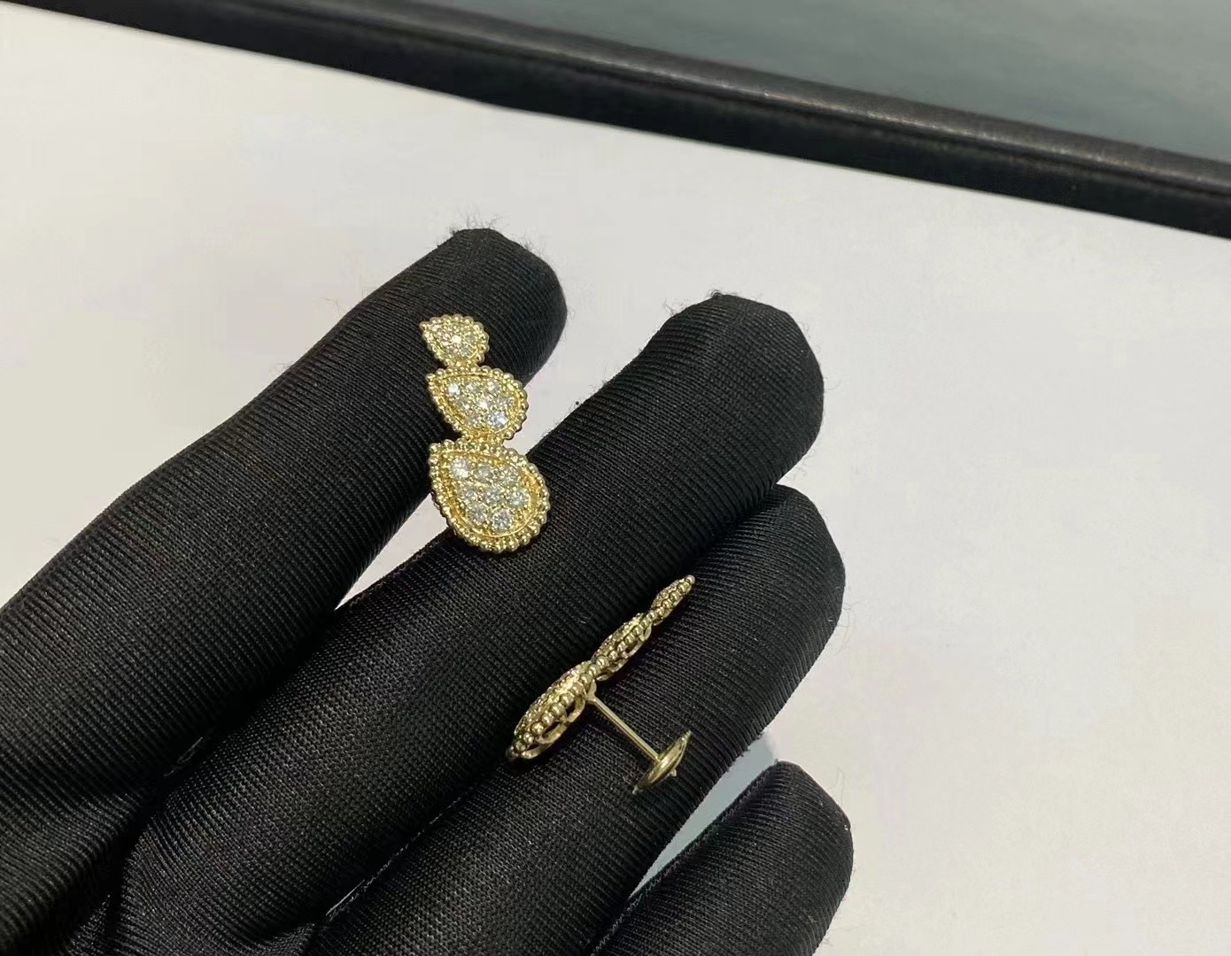 China Luxury 18k Gold Diamond Earring 48 Round Diamonds 0.98 Carats 1pcs wholesale