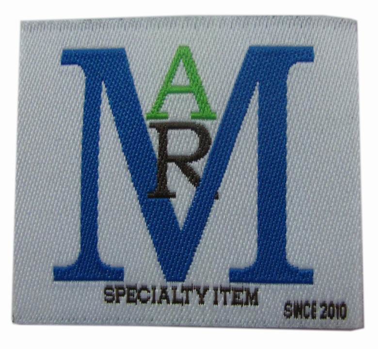 China Center Fold Woven Clothes Label Washable No Shrinking Soft Hand Touch wholesale