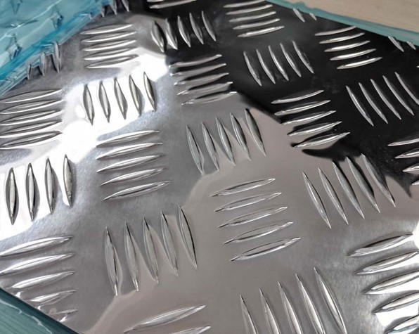China 5 bar Aluminum plate embossing Ribbed aluminum sheet aluminium chequer plate wholesale