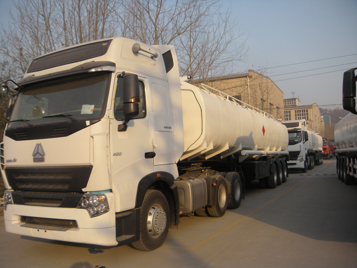 China SINOTRUK HOWO A7 6x4 Oil Tanker Truck 371 hp with 25000L , EURO III Emission wholesale