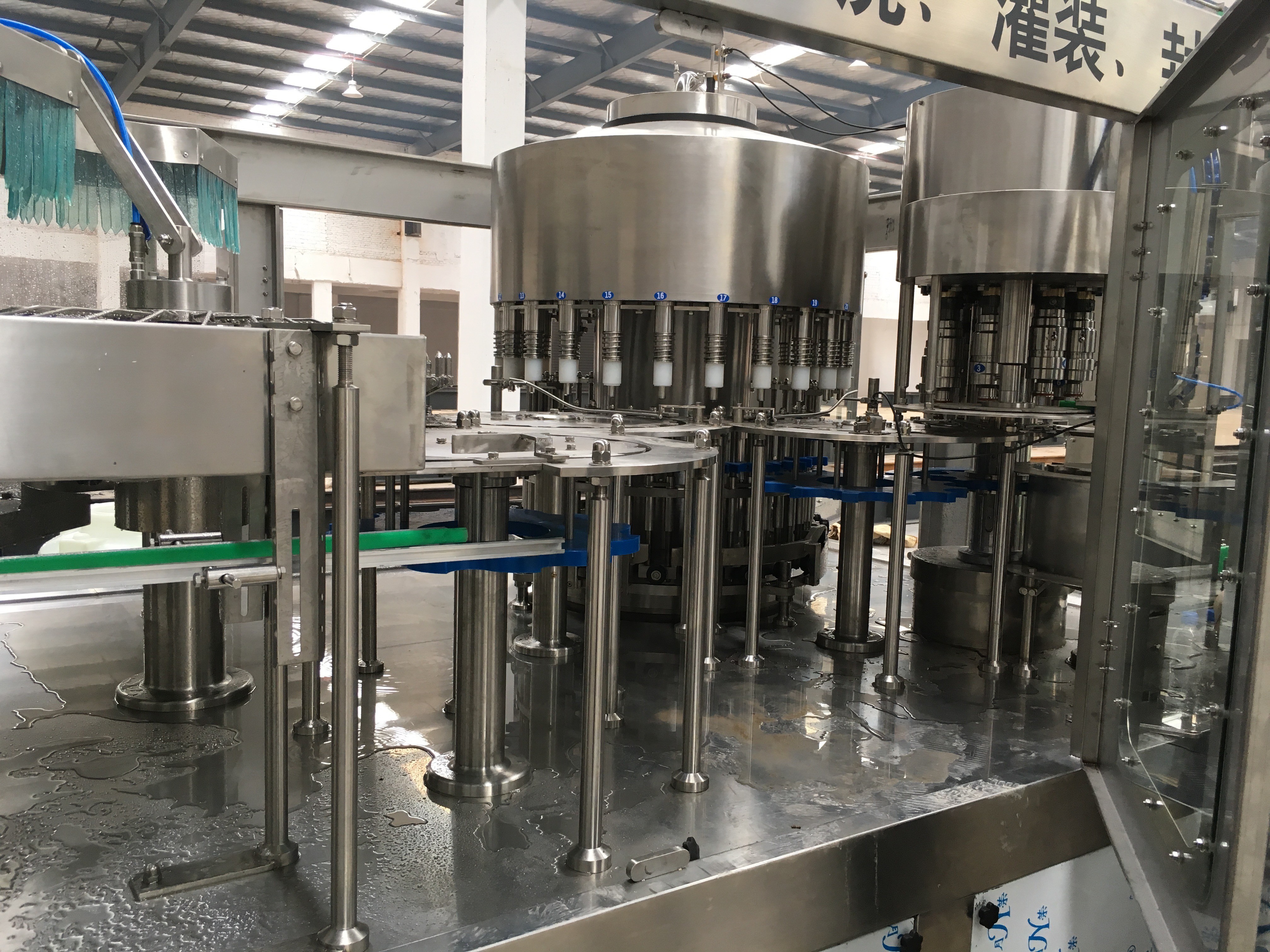 China Large Capacity Liquid Filling Machine , Juice Production Line Low Noise wholesale