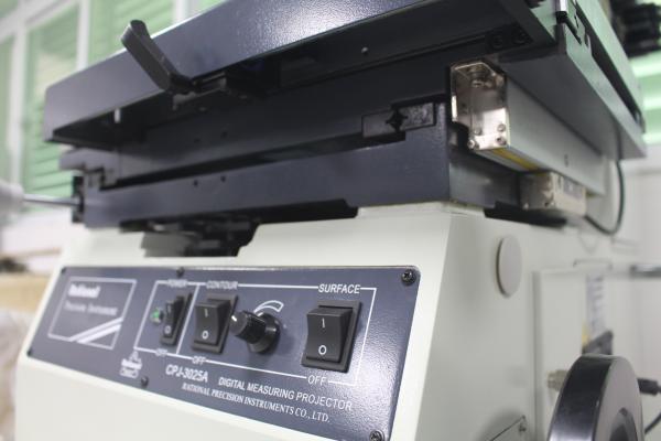 Quality Machine Manufacturing Vertical Profile Projector Digital With Foot Switch for sale