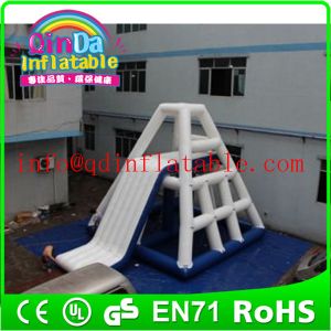2015 hot sale qinda inflatable floating water slide