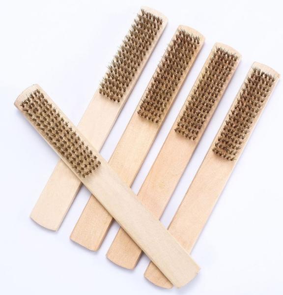 Quality Heavy Duty Scratch Brush Stainless Steel Wire Brush For Cleaning Rust With Wooden Handle for sale