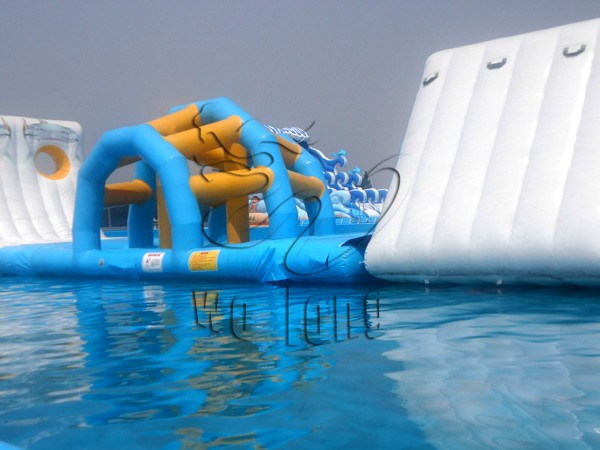giant commercial Inflatable obstacle course for water games