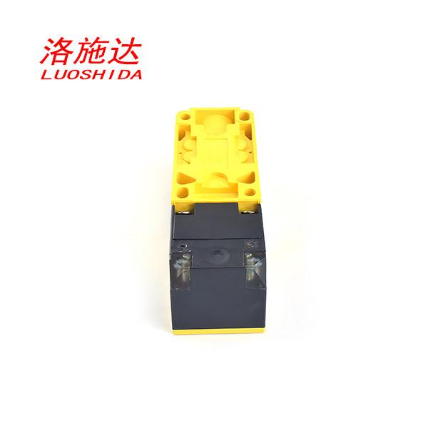Quality Q40 Square Analog Inductive Proximity Sensor With 4-20mA Current Output Sensor Switch for sale
