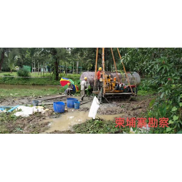 Crawler Mounted Soil Test Core Drilling Machine 200 Meters With Hydraulic Tower