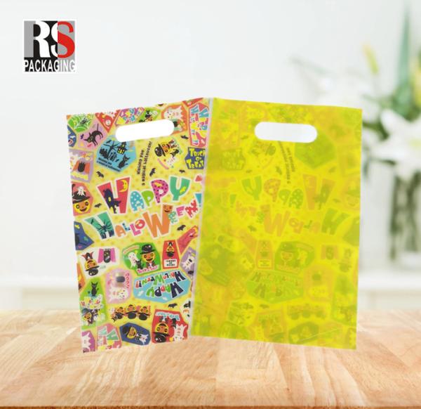 Quality Customized Handle Bag Plastic Packaging Handle Shopping Bags Lightweight And Portable Design Surface Pattern Printing for sale