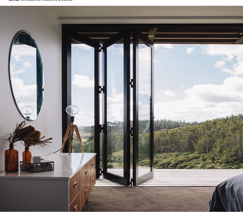 Studio-Grade Folding Window Replicating Traditional North-Facing Illumination for Painting Spaces