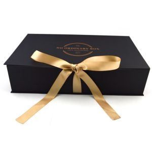 China Offset Printing Luxury Clothing Packaging Boxes Exquisite Workmanship on sale