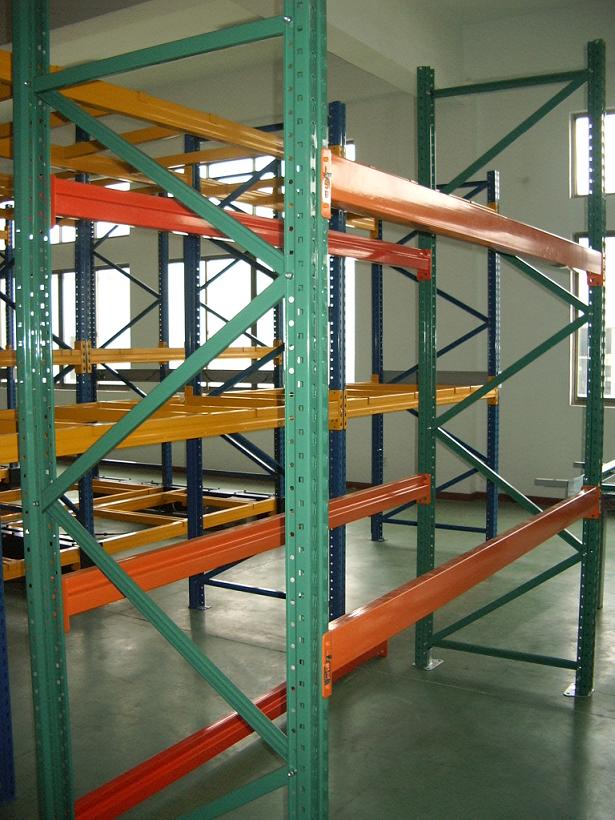 Boltless Custom Pallet Rack with Teardrop Style Upright Frame and Wire Mesh Decking