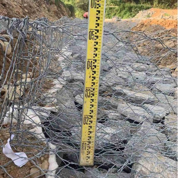 Durable Gabion Fence Featuring Galvanized Steel Wire Mesh Suitable for Soil Retention and Boundary Security Applications
