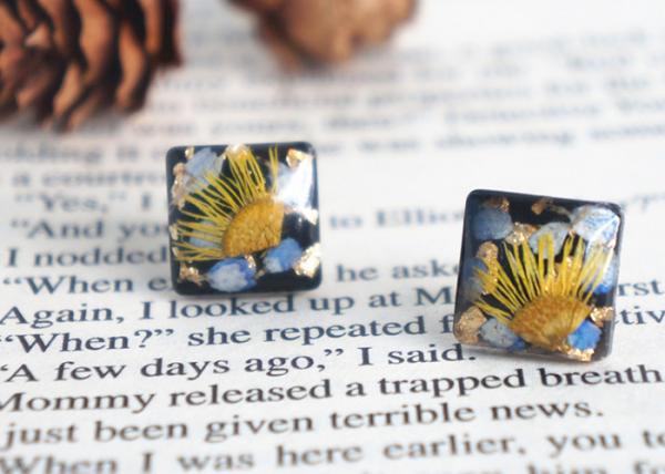 Quality Van Gogh’s Guess Handcrafted Black Square Dry Flower 925 Silver Stud Earrings For Sale for sale