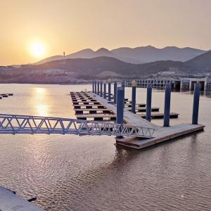 China Aluminium Docks Floating Pontoon With Marine Accessories One-Stop Shop wholesale