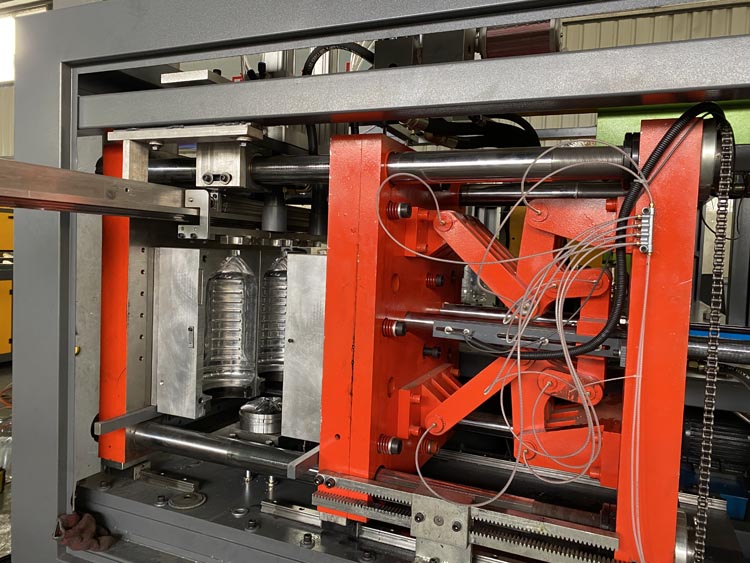 Advanced LGD-4-15 Plastic Pet Bottle Making Machine for 2500 BPH Production Capacity