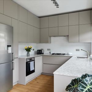 China Plywood Lacquer Kitchen Cabinet Modern Modular Kitchen Cabinets Moisture Proof on sale