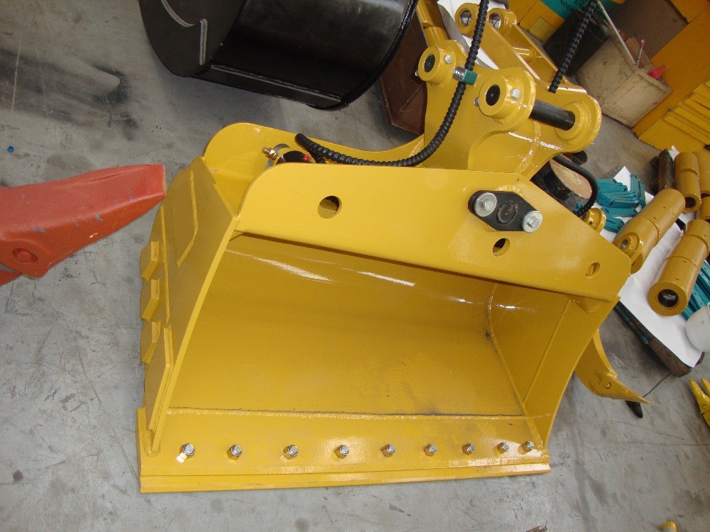 High Strength Alloy Excavator Tilt Bucket With Double Cutting Edges