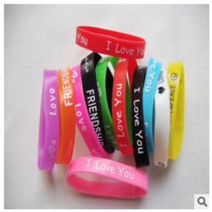 China Compact Printed Silicone Wristbands Bracelets Memorable Custom Rubber Bracelets wholesale