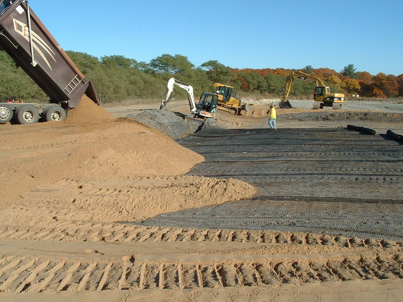 1m-6m Width Uniaxial Warp Knitting Polyester Geogrids Coated with High Strength PVC