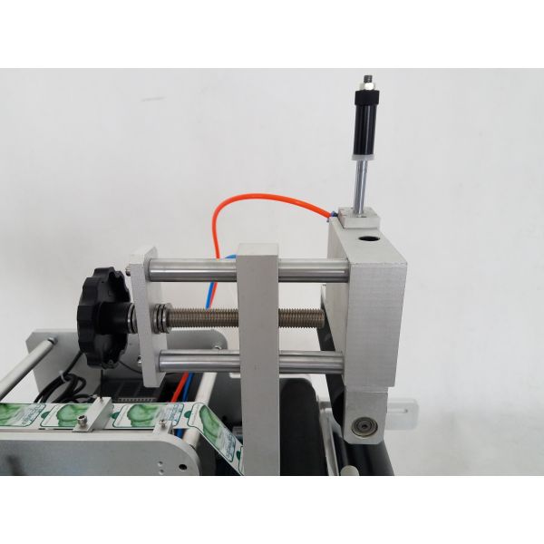 Desktop Adhesive Sticker Semi Automatic Bottle Label Applicator Pneumatic Type