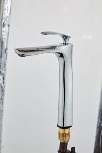China Single Hole 12L/Min Hot Cold Water Wash Basin Faucet wholesale