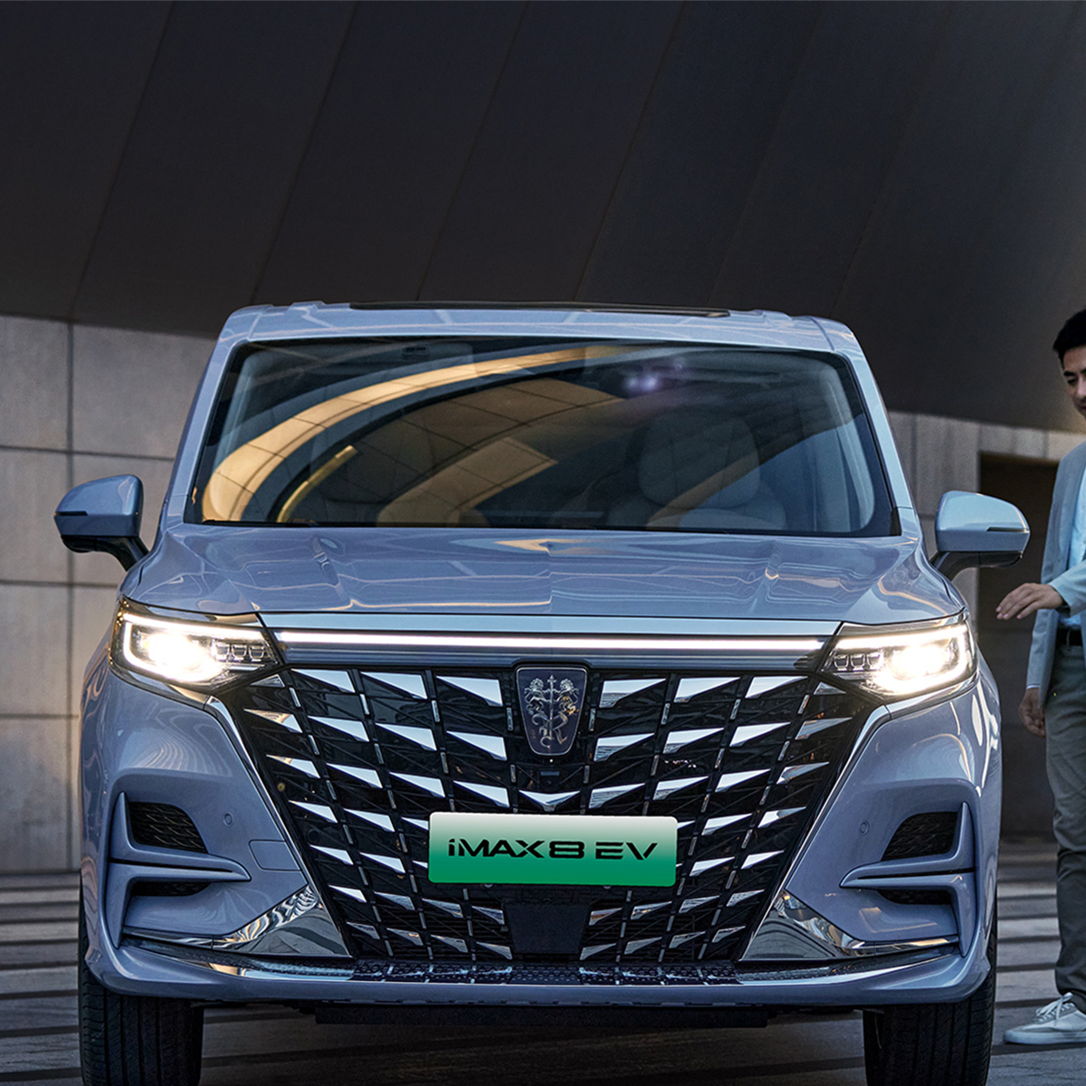 3000 MM WHEELBASE ROEWE IMAX8 EV Electric Cars 7 Seats Fast Charging Long Range for Environmentally-Friendly Travel