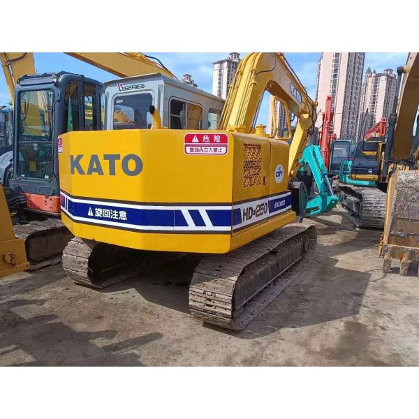 Yellow Sumitomo Excavator 5T 61HP 0.35m Bucket Capacity 4000 Working Hours
