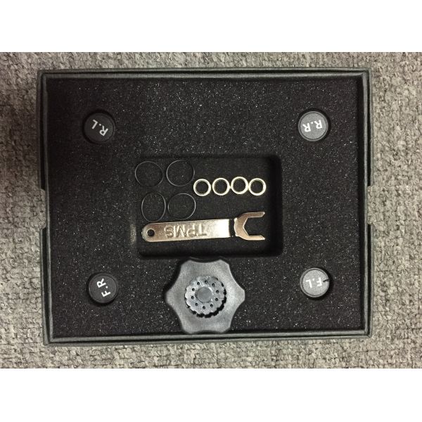 Real - Time 2.4G Bluetooth Tire Pressure Monitoring System For Android 4.3 Above Systems