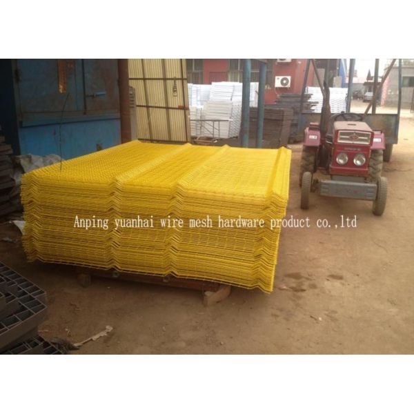 Ornamental Garden Triangle 2x2 Welded Wire Mesh Fence Waterproof Easily Assembled