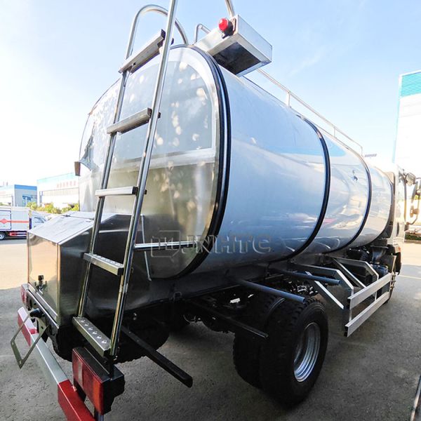 Sinotruk Howo 4x2 Light Fuel Oil Truck Tanker 4200 Liters Diesel Oil Fuel Tank Trucks