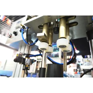 Desktop 80W Bottle Screw Capping Machine Electrical control movement