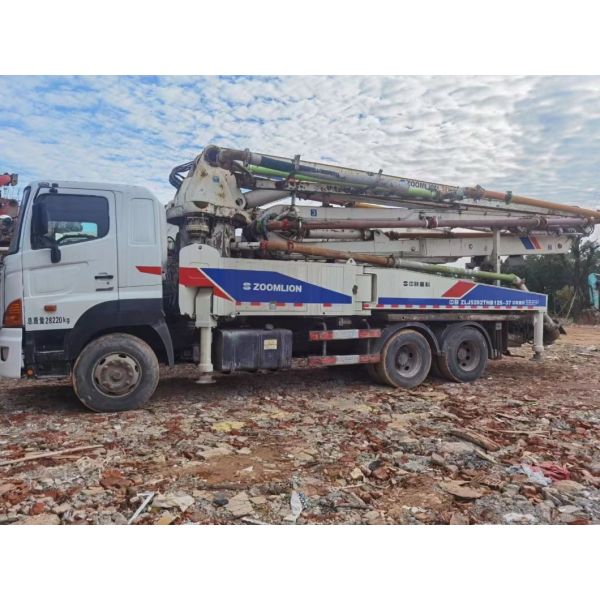 Zoomlion 37 Meters Concrete Pump Concrete Bathching Plant