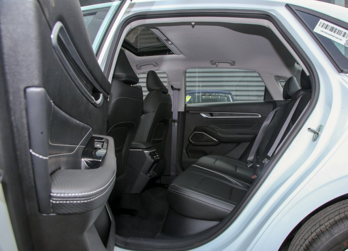 1.5T 114HP L4 Geely Vehicle Geely Emgrand Fourth Generation 1.5L CVT Elite