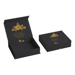 China Recyclable Magnetic Folding Gift Box Cardboard CMYK Apparel Gift Packaging Box on sale