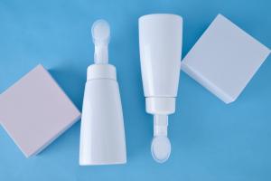 China Round Plastic Foam Pump Face Wash Skin Cleaning With Brush wholesale