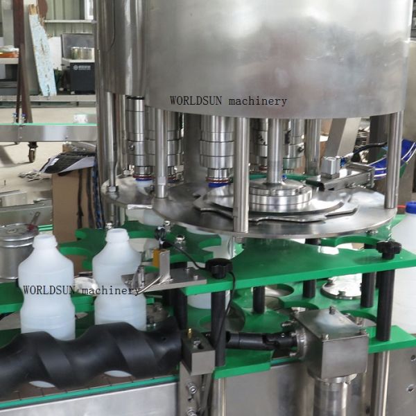 SGS Certified 2000ml Automatic Screw Capping Machine high speed bottle capping machine