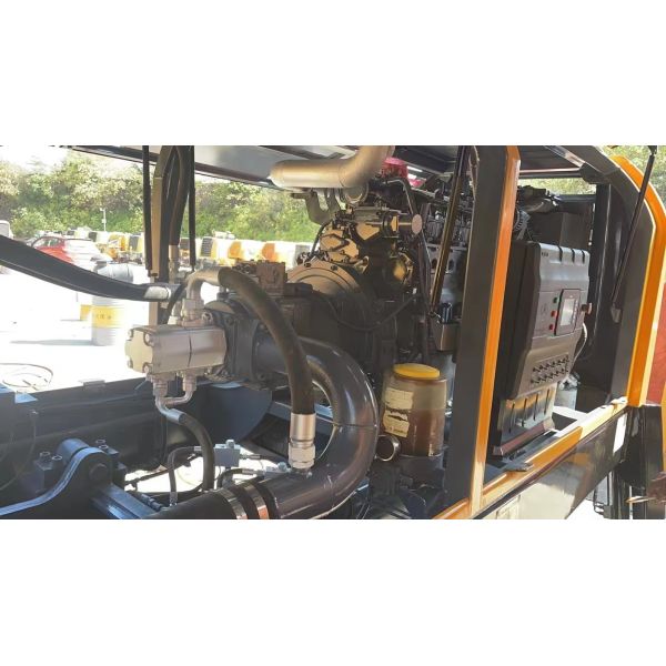 Shacman HBT8018 Used Trailer Concrete Pump Mixer 186 KW With Deutz Engine