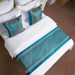 China Adult Bed Runner Polyester Sheet Sets , Hotel Bed Scarves And Runners Twin Bed Decoration wholesale