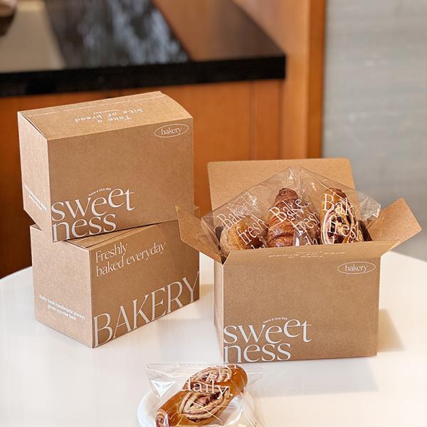 21 X 13 X 15cm Packaging Paper Box Customized Printing Bread Toast Box