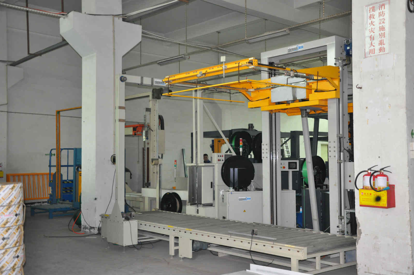 China Automatic Packaging Vertical Pallet Strapping Machine PP/ PET Strap Material wholesale