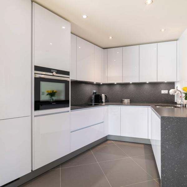 Simple And Modern White Gloss Kitchen Cabinets Wooden Handless Design Lacquer Kitchen Cabinet Set