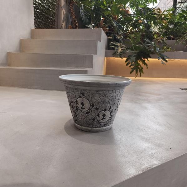 Lightweight Indoor Outdoor Plastic Plant Pots With Drainage Holes