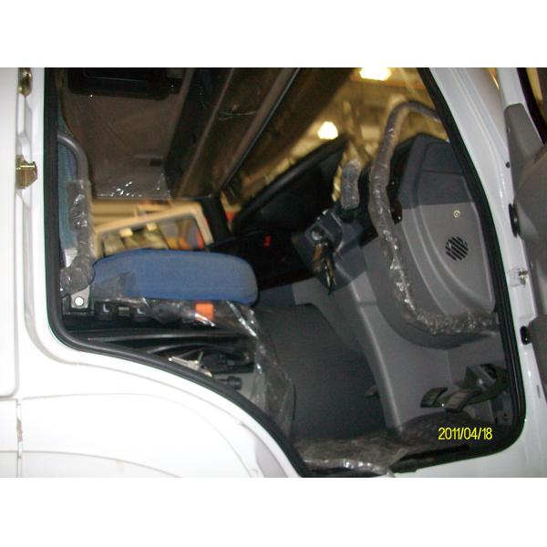 371Hp Sinotruck HOWO Truck Left Hand Driving Type 8X4 with cargo body 30 CBM