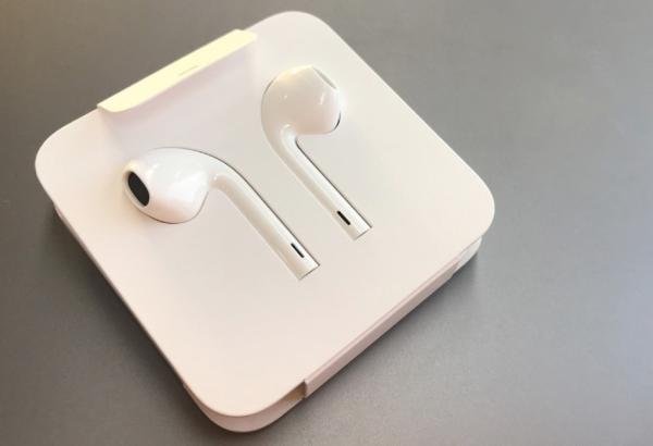 Quality Closed Structure Iphone X Plus Earphones With Lightning Connector / Apple Earpods With Remote And Mic for sale